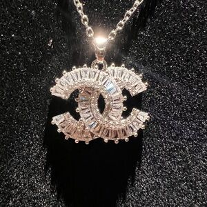 Exquisite Elegant Silver Pendant Necklace